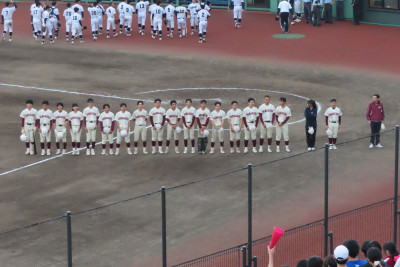 応援スタンドに向かって