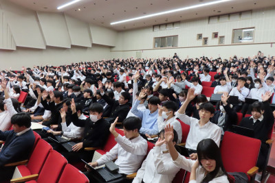 生徒総会挙手