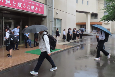 生徒昇降口2
