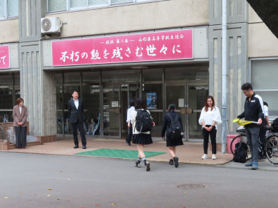 生徒昇降口(10月6日)