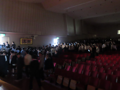 暗闇からの避難